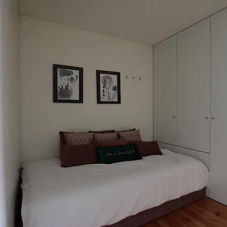 Guest Nataria Flats With Parking Порту