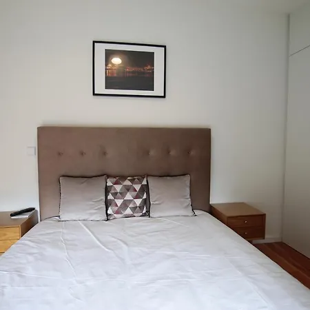 Guest Nataria Flats With Parking Порту