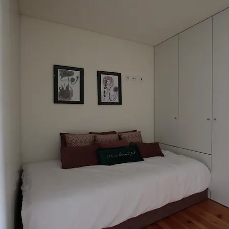 Guest Nataria Flats With Parking Порту